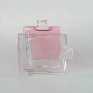 De fondo plano de viaje privado Tigre forma para botella de vidrio de perfume claro francés - Product Image 2