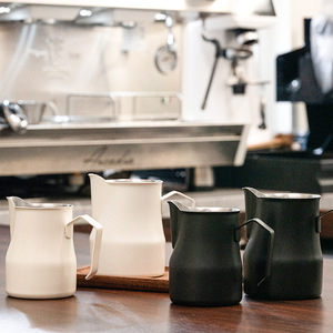 Mousseur à lait Kafei Shi en acier inoxydable 304, pichet gradué avec bec verseur pour café et latte art - Product Image 1