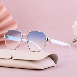 Gafas de sol biseladas a la moda para mujer, protección UV400, montura cuadrilátera, material de PC, gafas de sol para exteriores - Product Image 1