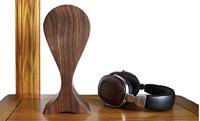 Pièce entière de haute qualité Support pour casque en bois de noyer Support en bois massif Support en noyer