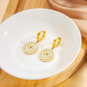 Orecchini a Goccia Rotondi Impermeabili in Acciaio Inossidabile con Pendente a Disco Numeri Romani in Strass - Product Image 3