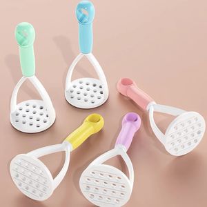 Petit presse-purée manuel portable pour pommes de terre, ail, fruits et légumes avec poignée - Product Image 4