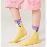 Chaussettes unisexes pour jeunes, logo personnalisé, jacquard, nylon/coton, entièrement rembourrées, anti-odeur, arc-en-ciel, colorées, fabriquées sur mesure