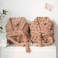 Peignoir moderne portable en tissu polaire corail imprimé, durable, absorbant et doux, idéal pour hôtel, maison et salon de beauté