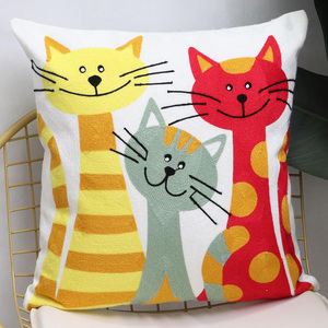 Funda de Almohada Decorativa de Lujo con Bordado de Gato para Sofá, Cama o Sillón, 18x18 Pulgadas - Product Image 2