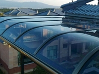 Auvent de toit en polycarbonate à cadre en alliage d'aluminium de luxe utilisé pour l'auvent de balcon de cour auvent télécommandé