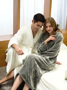 رداء حمام للأزواج بلون سادة حسب الطلب عالي الجودة متوفر بسعر خاص بشعار - Product Image 3