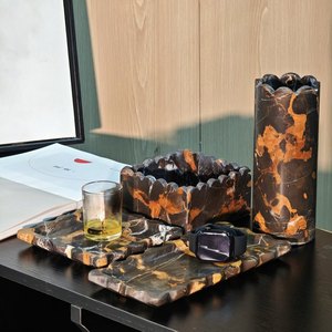 Plateau rectangulaire en marbre luxueux et moderne avec surface polie, idéal pour la présentation de bijoux et de cosmétiques. Vente en gros. - Product Image 6
