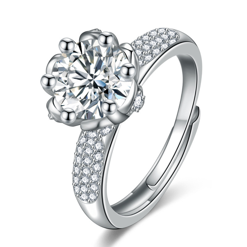 A white and gold flower ring