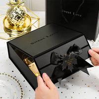 Boîte à parfum en papier avec ruban doré recyclable, couvercle magnétique, bordure dorée, finition brillante, laminage brillant, gris avancé