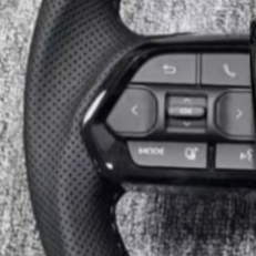 Volant sport en cuir noir avec surpiqûres |   Directement de l'usine pour les séries Toyota LC300 LC200 LC250 et Hilux Fortuner - Product Image 3
