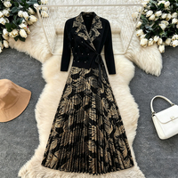 Robe longue plissée en mousseline argentée brillante avec garniture en plumes et col rabattu, grande taille, pour femme, idéale pour les soirées, les occasions décontractées et les tenues professionnelles