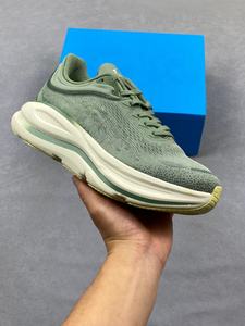 Chaussures décontractées de luxe pour hommes et femmes, chaussures de sport, associées à un tissu en maille respirant Bondi, tendance. - Product Image 3