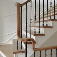 Système de rampe d'escalier intérieur moderne nordique minimaliste avec marches en bois sur mesure, balustres métalliques et main courante pour villa, idéal pour le bricolage