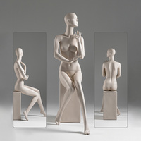 Elegante Hochwertige Fiberglas-Schaufensterpuppe Weiblicher Ganzkörper-Mannequin mit Kopf in Stehhaltung Metallbasis für Einzelhandelsgeschäfte und Boutique-Schaufenster