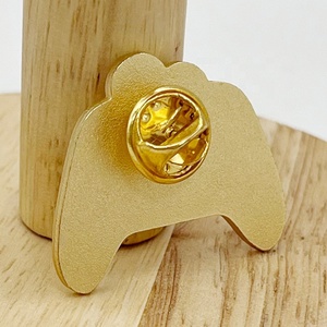 เข็มกลัดเสื้อโค้ทปักลายนูนสีทองโลโก้บริษัทชื่อบริษัทเข็มกลัดลายผีเสื้อดีไซน์โลหะ - Product Image 2