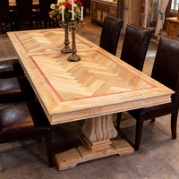 Ensemble de chaises de salle à manger commerciales avec table en bois à chevrons et détails rivetés, mobilier de restaurant contemporain, durable et personnalisable