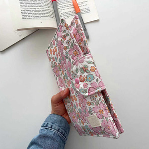 Logotipo de tamaño personalizado con estampado floral de algodón acolchado cremallera protectora E Reader almacenamiento Notebook libro bolsa con funda portalápices - Product Image 6