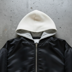 جاكيت بومبر بقلنسوة بتصميم أسود وأبيض مزدوج الطبقات مع طباعة مخصصة على الظهر من البوليستر - Product Image 3