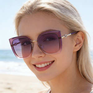 Gafas de Sol Polarizadas Extra Grandes de Moda Ks-3924 para Mujer, Protección UV400, Marco de Metal y Plástico, Lentes TAC, Color Negro - Product Image 3