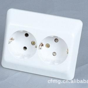 JXE-5T เต้ารับไฟฟ้าแบบติดผนังทรงกลมสองขา สไตล์ยุโรป สำหรับงานอุตสาหกรรมทางทะเล - Product Image 1