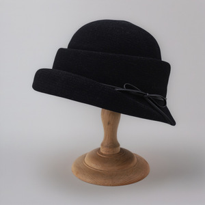 Sombrero de copa negro estilo Hepburn francés para mujer, para otoño e invierno, con un toque de alta clase, como un sombrero de dama joven. - Product Image 4