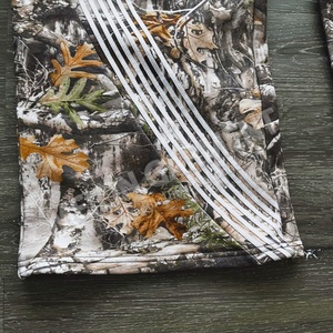 Pantalon de survêtement ample à rayures et logo personnalisé, coupe droite, imprimé camouflage Real Tree, style baggy empilé - Product Image 4