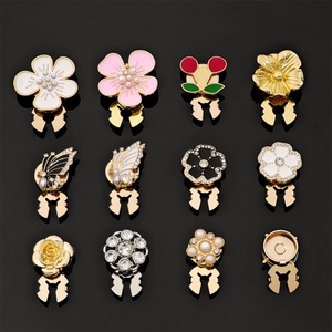 Boutons de chemise de luxe en métal avec strass, motif floral, perle, fleur et papillon, pour la décoration de vêtements féminins - Product Image 1
