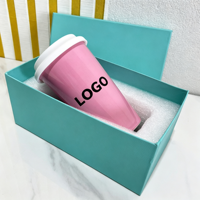 Mug en Porcelaine Fine en Gros avec Couvercle en Silicone – Tasse en Céramique Réutilisable Personnalisable de Haute Qualité  Autocollant de cuisson tempérée, compatible micro-ondes, cadeau d'entreprise