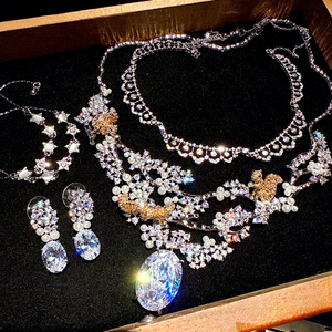 قلادة حجر كريم إيطالية على شكل شجرة كرمة مع حلية سنجاب وبيضة حمام، طقم أقراط زركون من سوثيبز، مطلي بالذهب من النحاس بتصميم عتيق - Product Image 1