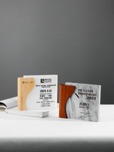 Livre en marbre en bois massif logo nordique créatif style technologie conception placement <span class=keywords><strong>de</strong></span> décoration <span class=keywords><strong>de</strong></span> trophée personnalisé - Product Image 3