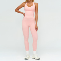 Conjunto deportivo de dos piezas con tirantes dobles y bloques de color a la moda para mujer, ideal para entrenamiento.