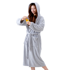 Peignoir en polaire corail Chu Hui, épais, à capuche, unisexe adulte, pour l'automne et l'hiver, avec poches - Product Image 4