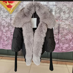 Veste courte d'hiver en duvet d'oie manteau femmes avec col en fourrure de renard et fourrure de raton laveur vente en gros - Product Image 2