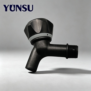 โรงงานจีนขายส่งก๊อกน้ำพลาสติกสีดำ DN15 แบบติดผนังสำหรับสวน - Product Image 1
