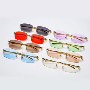 <span class=keywords><strong>Lunettes</strong></span> de soleil de luxe personnalisées, petites <span class=keywords><strong>lunettes</strong></span> de soleil rectangulaires <span class=keywords><strong>tendance</strong></span> femmes hommes <span class=keywords><strong>lunettes</strong></span> de soleil sans monture - Product Image 2