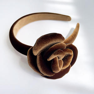 Diadema de terciopelo personalizada con rosas para mujer, elegante, clásica, 3D, para otoño e invierno, nueva, moderna, versátil, estrecha, para el cabello. - Product Image 5