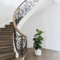Escalier en colimaçon moderne en acier et bois avec garde-corps en verre, écologique, décoratif intérieur, escaliers courbes sur mesure pour hôtel et appartement