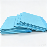 Draps de lit jetables médicaux OEM imperméables super absorbants à 3 couches de pulpe de cellulose pour les soins hospitaliers