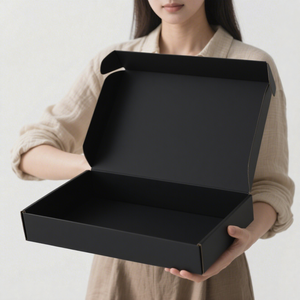 Scatole <span class=keywords><strong>per</strong></span> <span class=keywords><strong>Spedizione</strong></span> Abbigliamento in Cartone Ondulato Ecologiche con Stampa Logo Personalizzata, Laminazione Lucida/Opaca, Colore Nero - Product Image 3