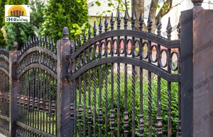 High Quality Outdoor Wrought Iron Fence And <strong>Gate</strong> Ornamental Steel Fence Popular Design Custom Aluminum Fence And <strong>Gate</strong> - Product Image 3