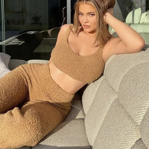 Ensemble de pantalons longs et débardeurs en peluche à la mode décontractée pour femmes vêtements d'hiver deux pièces personnalisés avec longueur de cheville - Product Image 1