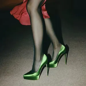 รองเท้าผู้หญิง2023ต้นฤดูใบไม้ผลิซาตินคลาสสิกใหม่ชี้เท้ากันน้ำแพลตฟอร์มรองเท้าส้นสูงของผู้หญิง