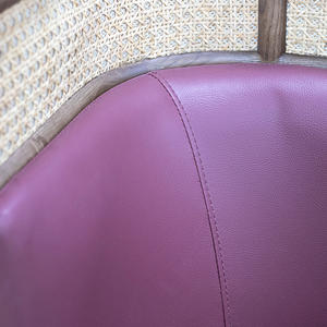 プラムPUレザーブース座席ダイニングベンチソファウッドフレームとラタンバックレストランカフェ用商業家具 - Product Image 4