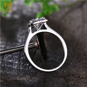 Bague pour femme en platine avec diamant taille trillion, diamant de laboratoire de haute qualité certifié IGI, possibilité de personnalisation de la taille et gravure intérieure. - Product Image 2