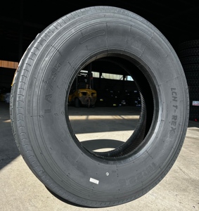 Neumáticos al por mayor para camiones 11R22.5 11R24.5, patrón de dirección TBR, neumático radial para todo tipo de clima para autobuses y camiones - Product Image 3