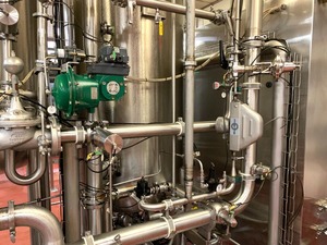 Mezclador carbonatador de calidad estándar utilizado en la industria de bebidas para combinar jarabe de agua de proveedor indio - Product Image 3