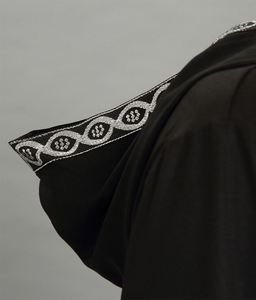 K384 Vêtement islamique à manches longues pour femmes musulmanes, robe longue noire unie, abaya modeste, best-seller - Product Image 5