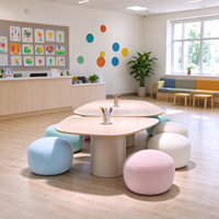 Table et chaises d'activités pour enfants en bois massif irrégulier en forme de trapèze Chiquitos, table et chaises de lecture et de jeu pour la maternelle