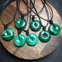 Pendentif boucle de paix en malachite naturelle Pierre de guérison Pendentif boucle de pain en cristal naturel